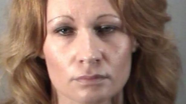 当十几岁的女儿“认罪”时，妻子被控杀害丈夫的审判出现了惊人的转折