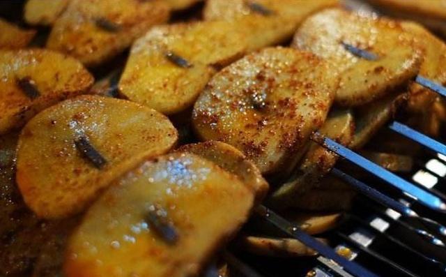 用廉价的食材让你的烤土豆更上一层楼