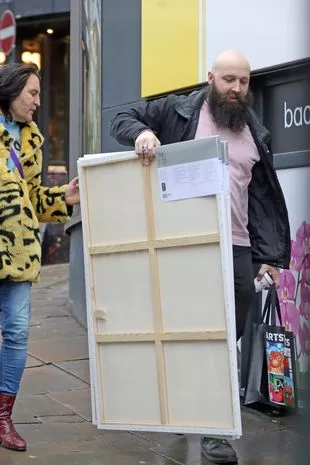 诺埃尔·菲尔丁在神秘的疾病中以最华丽的表情吸引了人们的目光