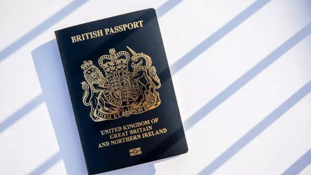 英国游客在西班牙度假时护照“被盗”，警告其他人
