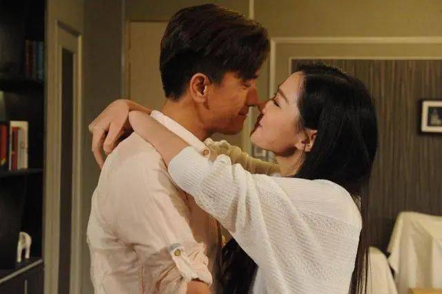 最新剧集“轰动一时”后，明星们开始约会