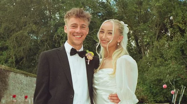 “婚礼那天我只花了3000英镑——我们点了达美乐，租了一间爱彼迎。”