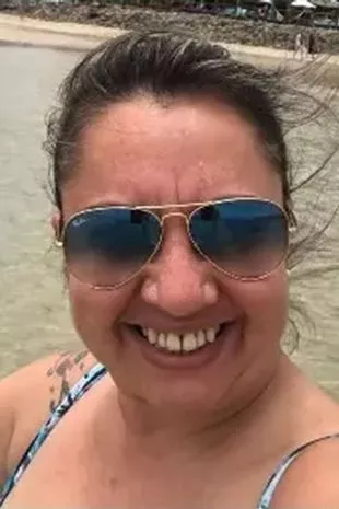 中毒的圣诞蛋糕让客人在几分钟内痛苦地扭动,然后家人被砒霜毒死