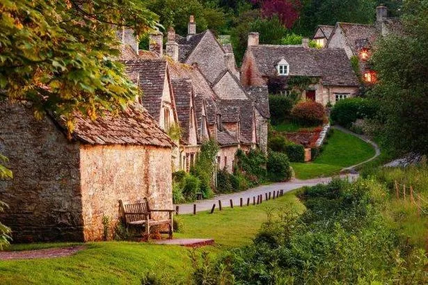 童话般的村庄是“英国最美丽的”,现在是最好的旅游景点
