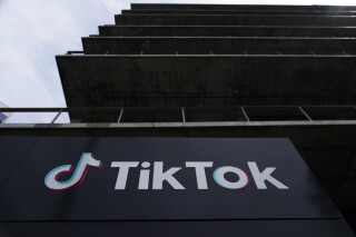 特朗普要求最高法院推迟TikTok禁令，这样他就可以在上任后发表意见