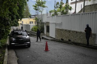 阿根廷指责委内瑞拉骚扰在其驻加拉加斯大使馆避难的反对派成员