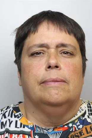贪婪的姐妹骗走了税务官44.6万英镑,把钱挥霍在衣服和度假上